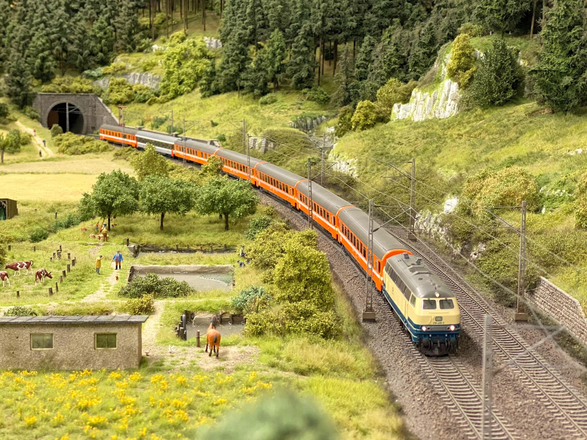 Unsere Modelle und Schotter